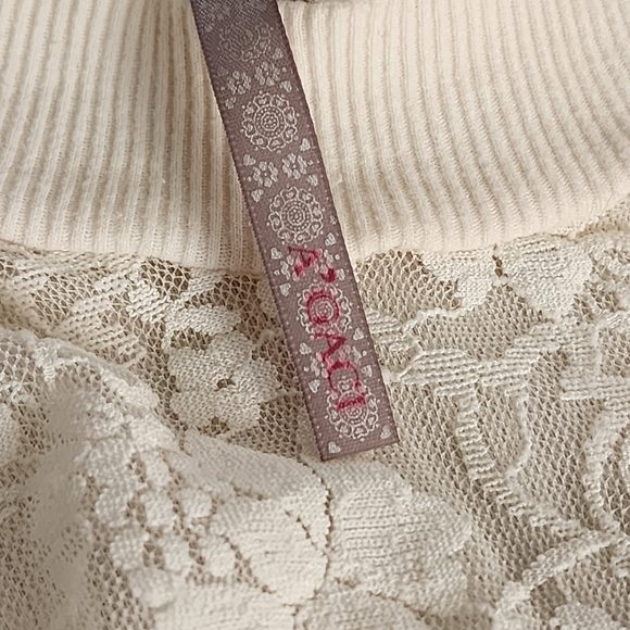 A'Gaci set of 3 tanks with lace all sz L - Picture 4 of 9